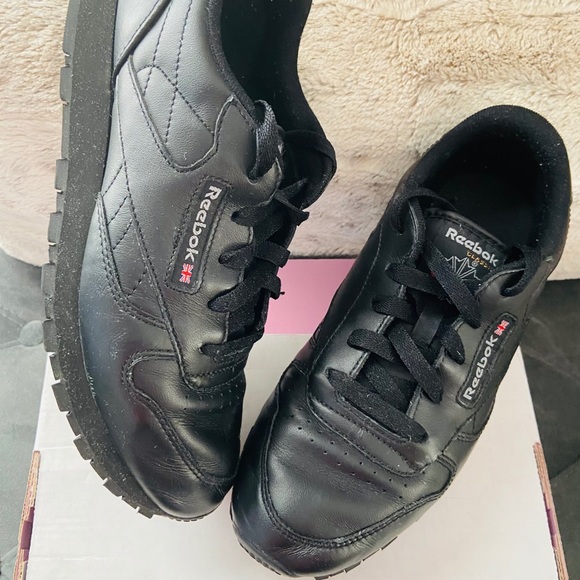 FINAL PRICE MARKDOWN!/Reebok Classic Women’s Leather Sneakers Size 5.5 - Picture 2 of 13